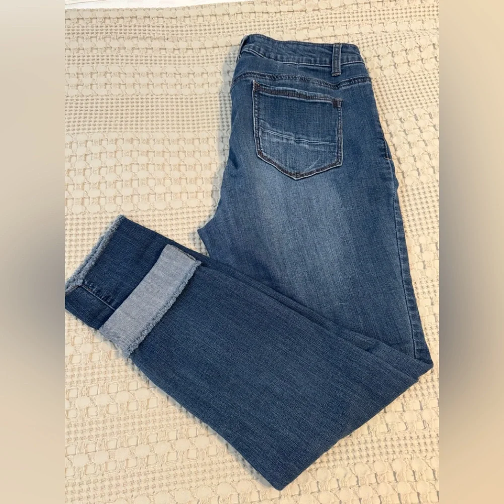 1822 LADIES JEANS DISTRESSED WITH RAW HEM SIZE 12 - Picture 1 of 8